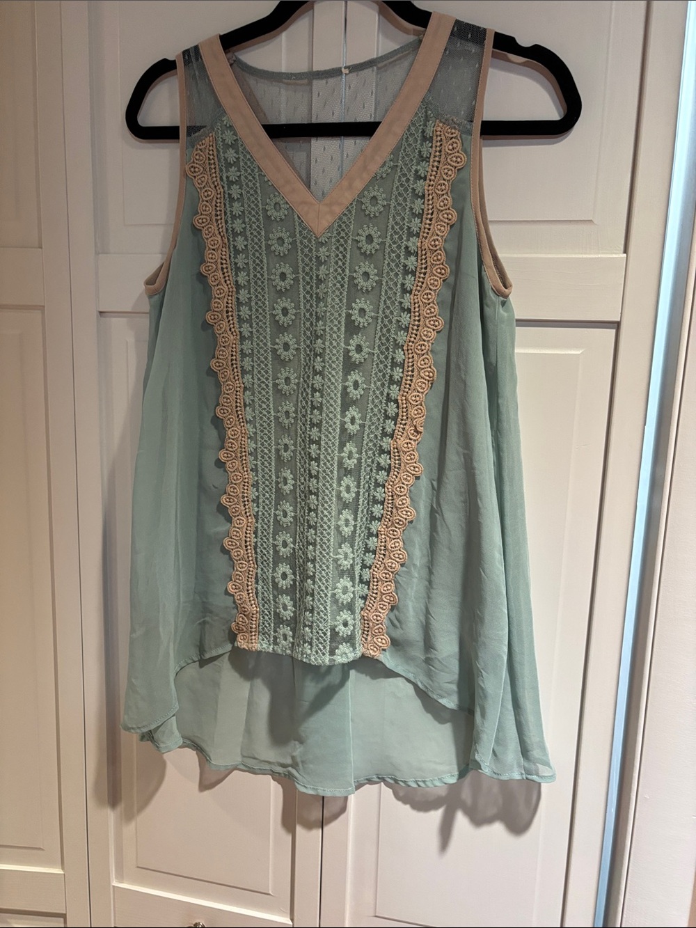 Ryu Mint Green Sleeveless Lace-Trim V-Neck Camisole